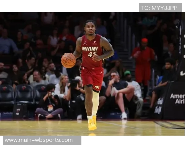 追梦式表现戴维恩米切尔31分钟贡献8分8板12助助球队奋战到底