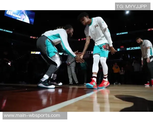 温情瞬间斯潘塞兄弟对决引发勇士灰熊球员教练球迷共鸣欢笑 温情瞬间斯潘塞兄弟对决引发勇士灰熊球员教练球迷共鸣欢笑