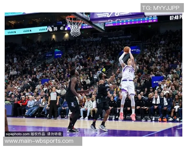 爱德华兹连续六场得分超过30分追平乐福并列森林狼队史第一 爱德华兹连续六场得分超过30分追平乐福并列森林狼队史第一